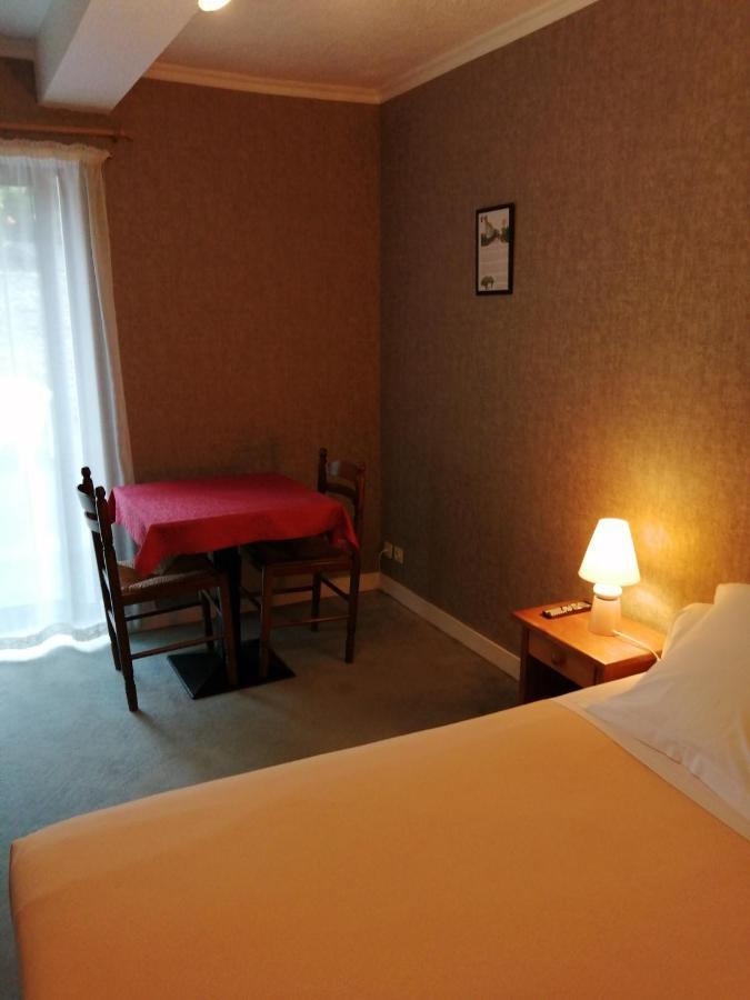 Le Casse Noisettes Hotel Gourin Exterior foto